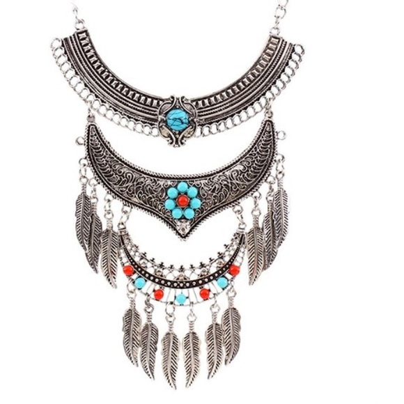 Mexzotic NWT  Silvertone Feather Tiered Necklace - Picture 3 of 3